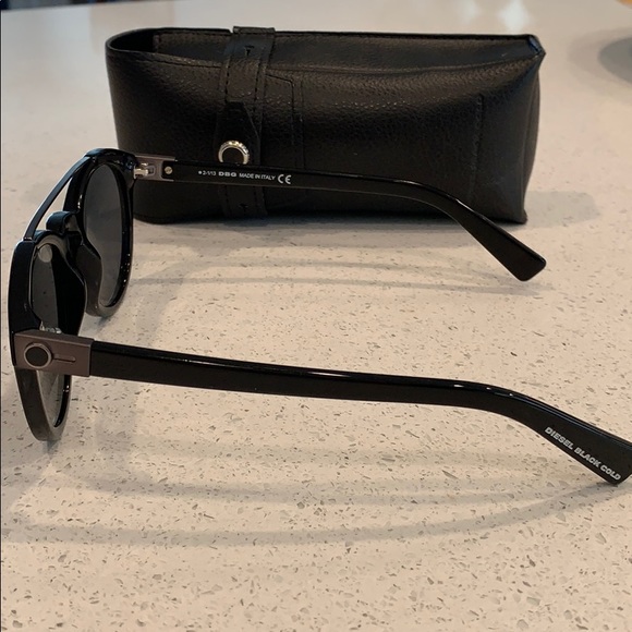 DIESEL BLACK GOLD black sunglasses BRAND NEW - Picture 2 of 3